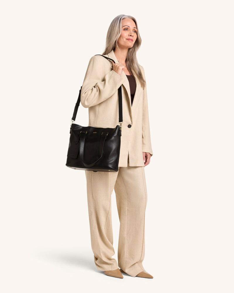 Alma’s Timeless Sophistication | Shoulder Bag