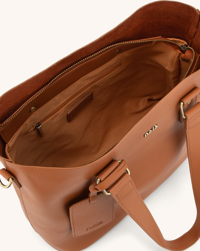 Alma’s Timeless Sophistication | Shoulder Bag