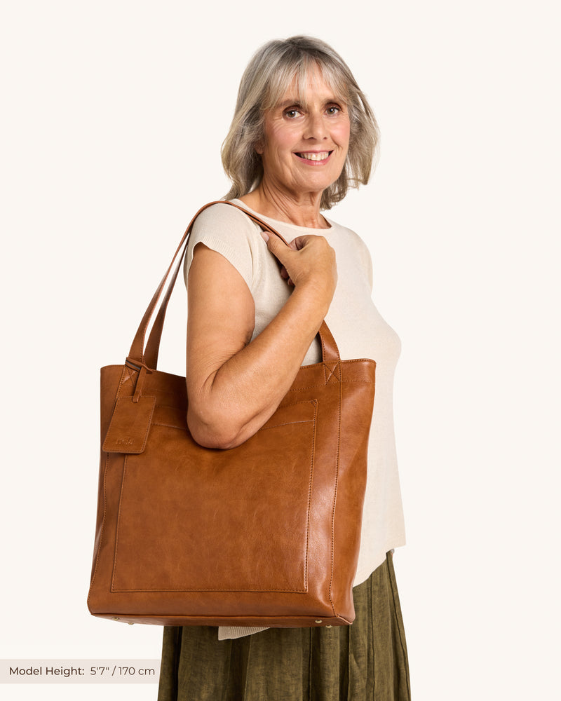 Clara Modern Chic | Stylish Tote Bag
