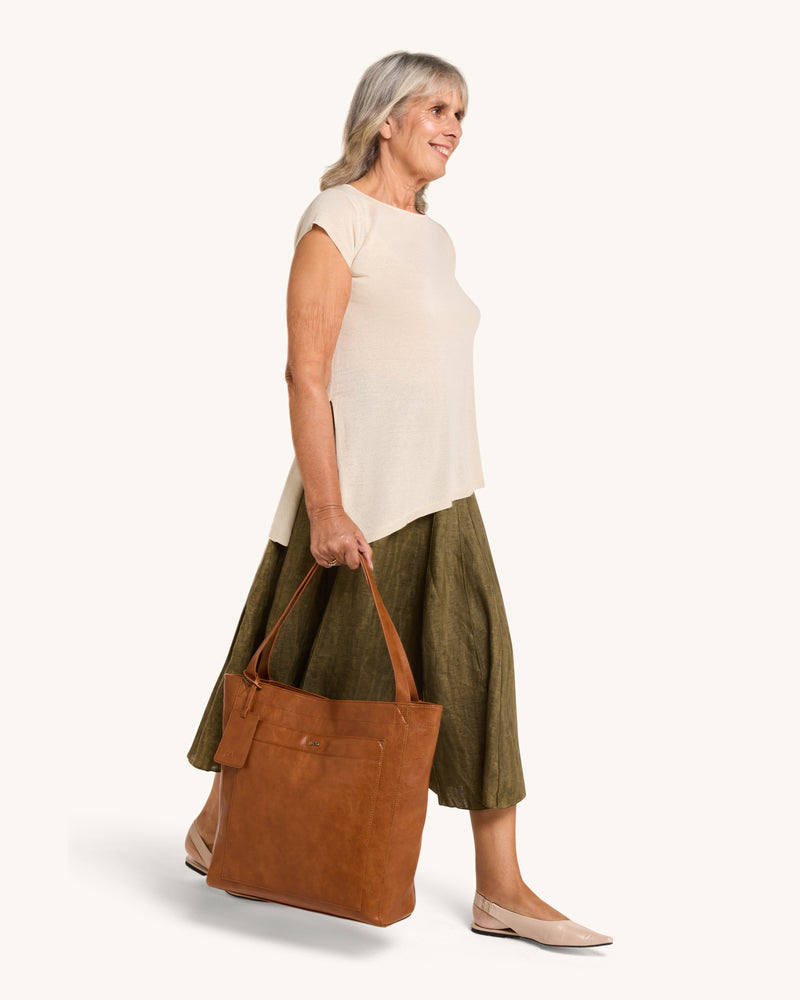 Clara Modern Chic | Stylish Tote Bag