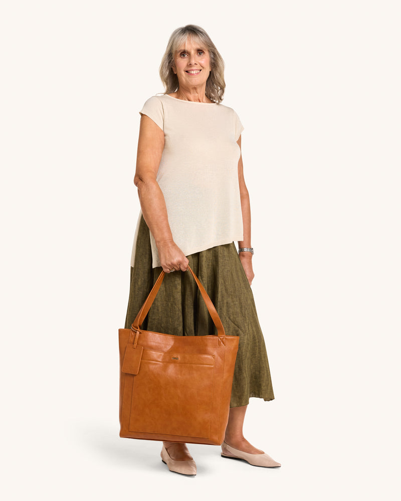 Clara Modern Chic | Stylish Tote Bag
