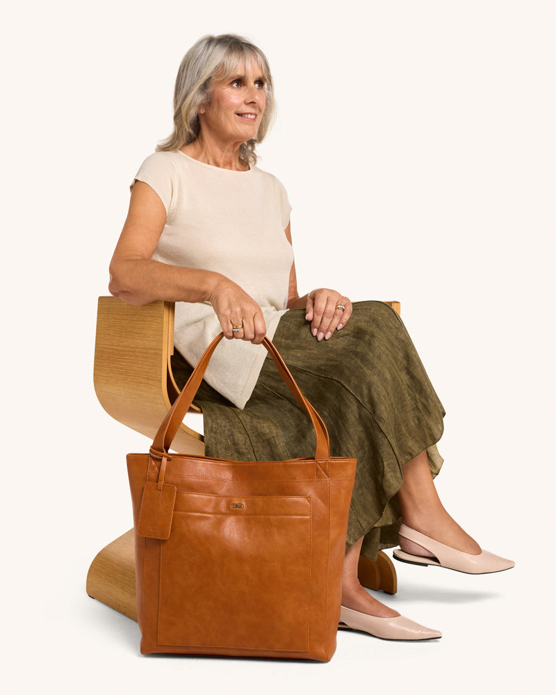 Clara Modern Chic | Stylish Tote Bag
