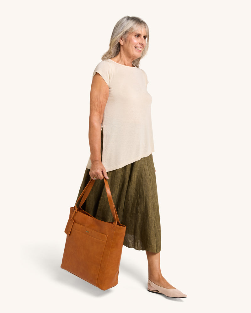 Clara Modern Chic | Stylish Tote Bag